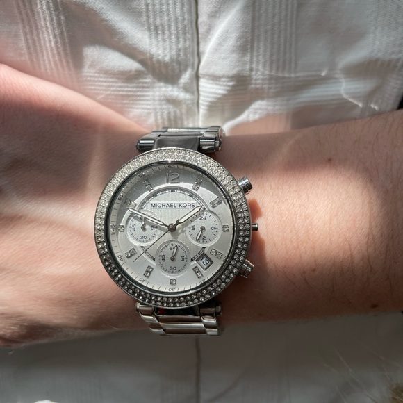 Women’s michael kors watch - Picture 3 of 4